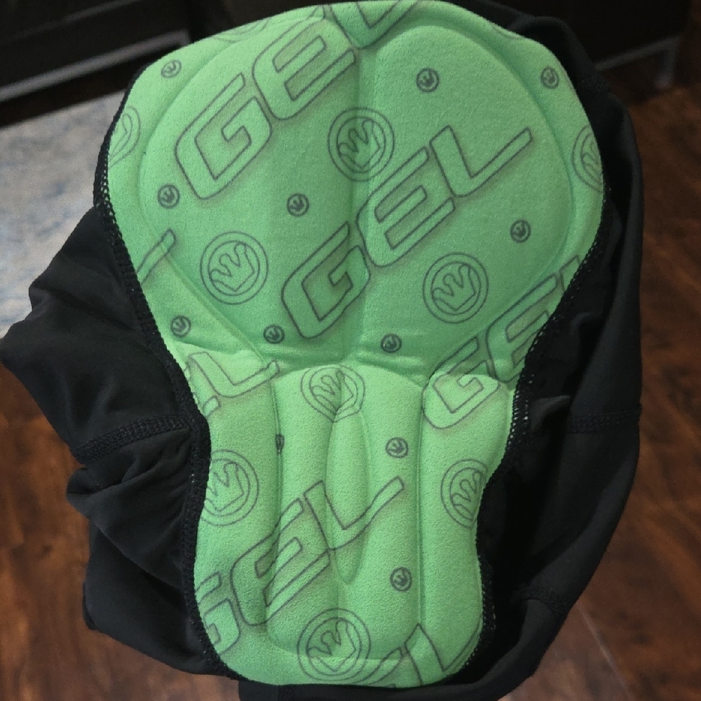 Canari Black Bike Shorts with Green Gel Accents - Picture 4 of 5